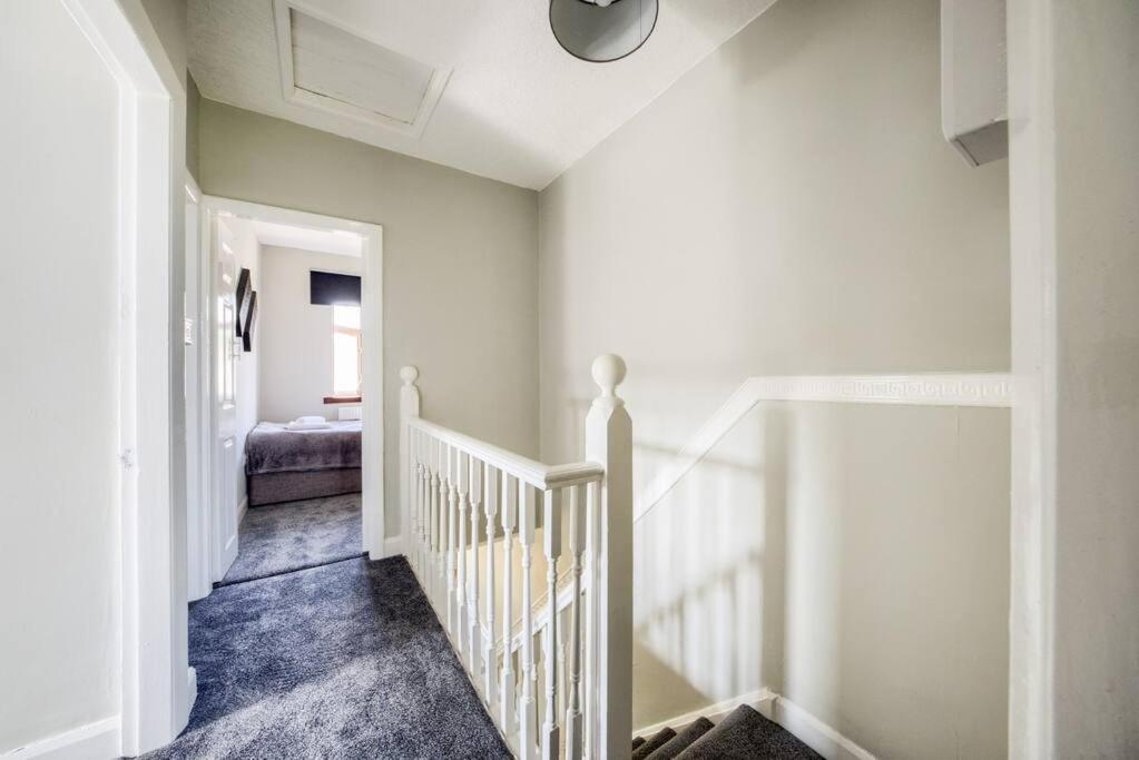 Low Rate - Coventry For 3 Bedroom House With Garden, Free Netflix And Unlimited Wi-Fi - Driveway Parking - Agc ภายนอก รูปภาพ