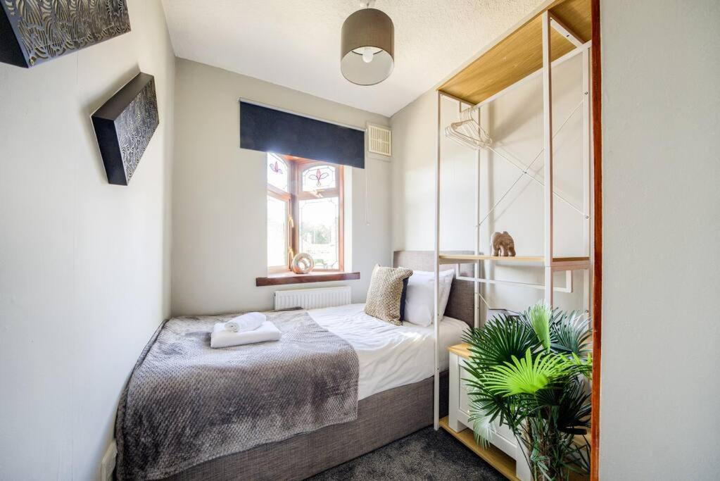 Low Rate - Coventry For 3 Bedroom House With Garden, Free Netflix And Unlimited Wi-Fi - Driveway Parking - Agc ภายนอก รูปภาพ